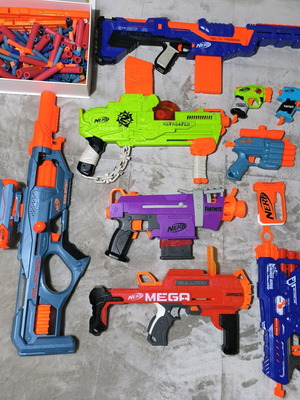 Μεγάλη συλλογή Nerf σαν καινούργια με έξτρα σφαίρες και γεμιστήρες