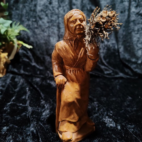 German vintage woodcarving 'Grandmother with sticks' Black Forest art (16 cm)