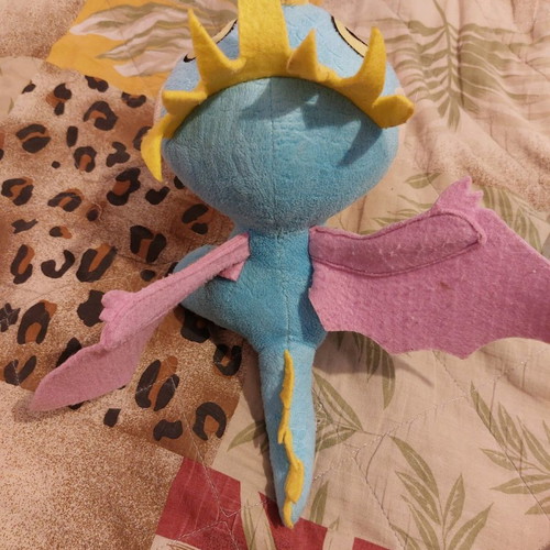 Plush dragon like new