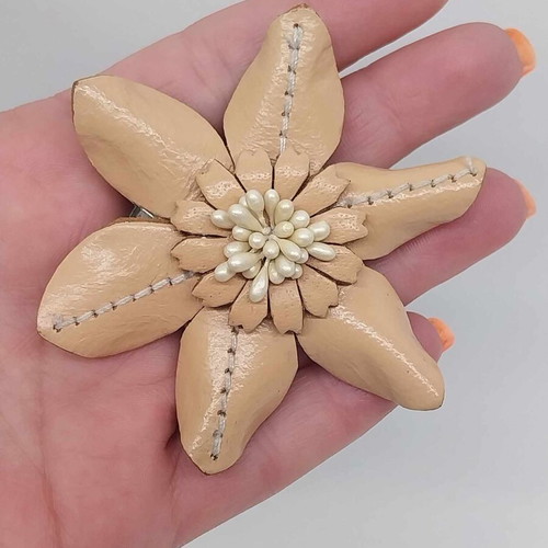 Leather flower brooch like new, beige