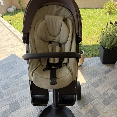 Stokke Xplory V6 stroller like new with footmuff, mosquito net, and bag