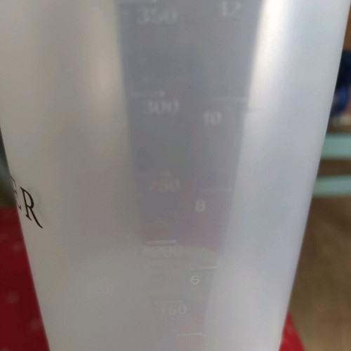 Shaker like new with separate compartment for liquids and solids 350ml