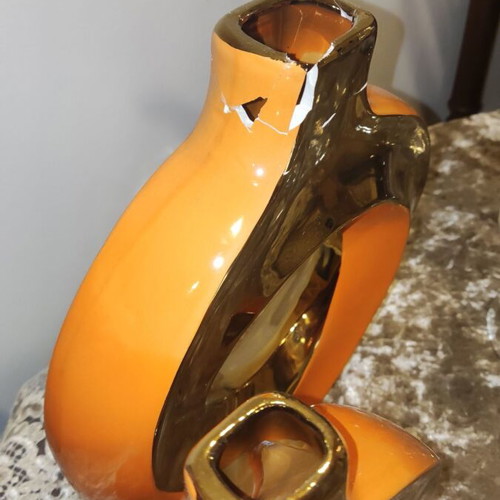 Decorative vase set like new with orange vase and yellow flowers