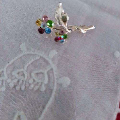 Vintage flower brooch with multicolored rhinestones like new