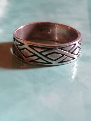 Silver 925 ring band new with embossed linear diamond patterns no 56 (US 7.5)