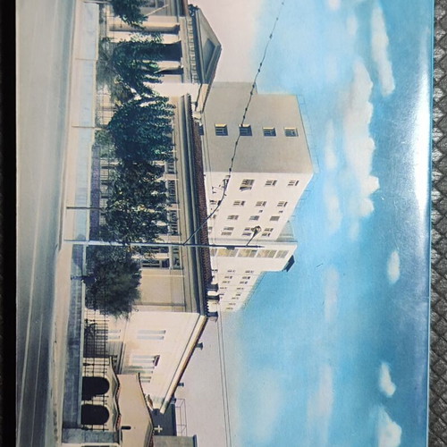 Konta Ston Pono Kai Mazi Me Tous Ponemenous book like new, Greek