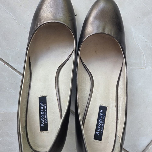 Round bronze leather pumps new with platform heel