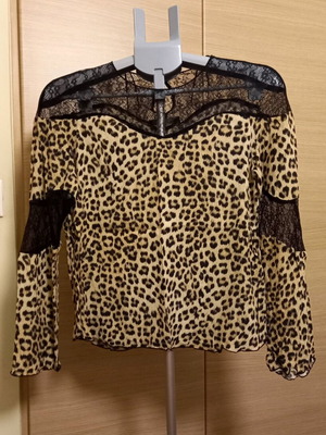 Zara animal print blouse like new with lace, size S