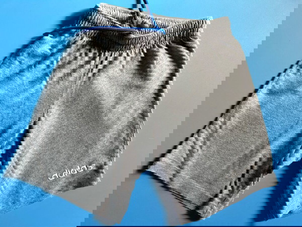 Σορτσάκι Adidas για αγοράκι  3-4 χρόνων.