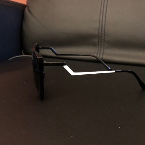 Sunglasses like new black with white arms from Mati Mati