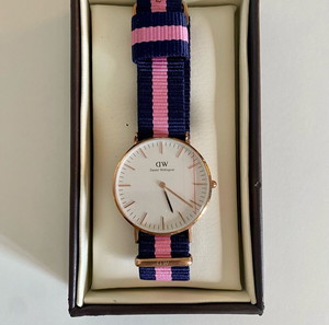 Γυναικείο ρολόι Daniel Wellington αφόρετο