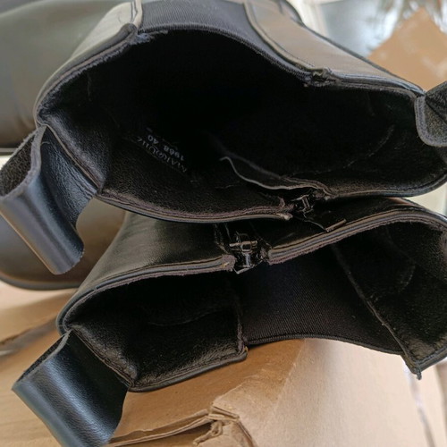 Women's boots size 40 used, black, lightly worn