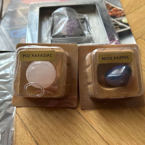 National Geographic 2 issues Minerals of Our Planet used, pack with 3 rocks