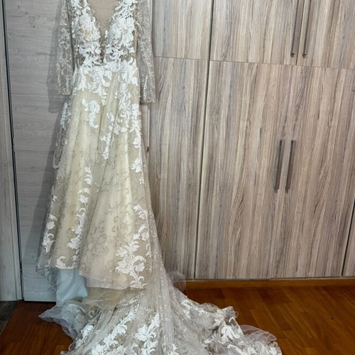 Wedding dress, in excellent condition from a well-known company