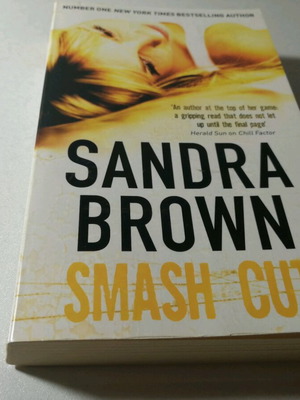 Smash Cut Sandra Brown book like new, English
