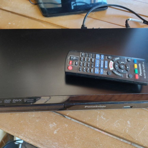 Panasonic DMP-BD75 Blu-ray player with remote