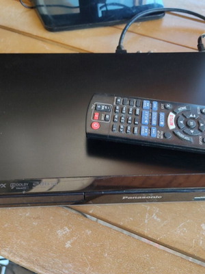 Panasonic DMP-BD75 Blu-ray player with remote