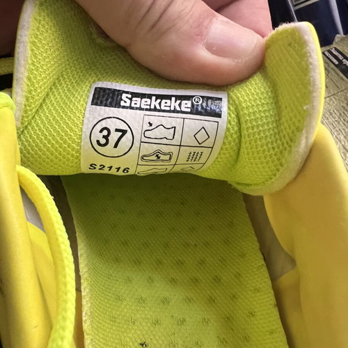Children's football shoes like new, size 37, yellow