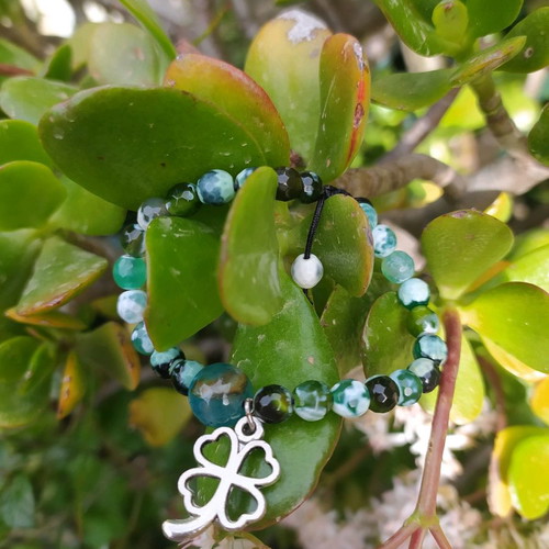 Handmade bracelet with dyed agate and symbol made to order