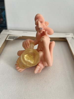 Humorous figurine