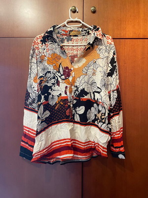 Women's shirt like new, size M, black and orange