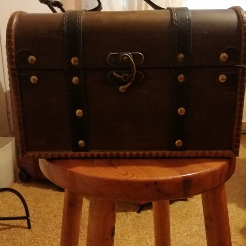 Vintage small leather case like new for cosmetics or storage