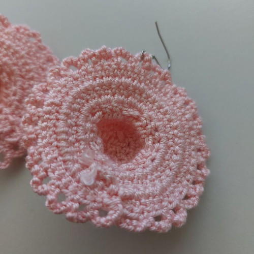 Handmade crochet earrings in pink, like new, hat shape