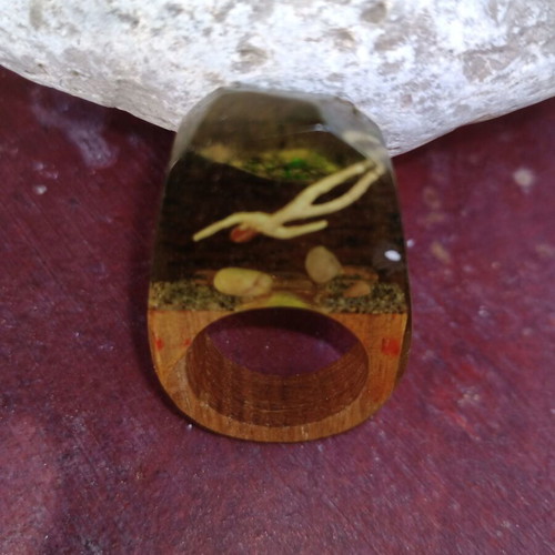 Handmade ring with wooden and cold glass, size 58, like new