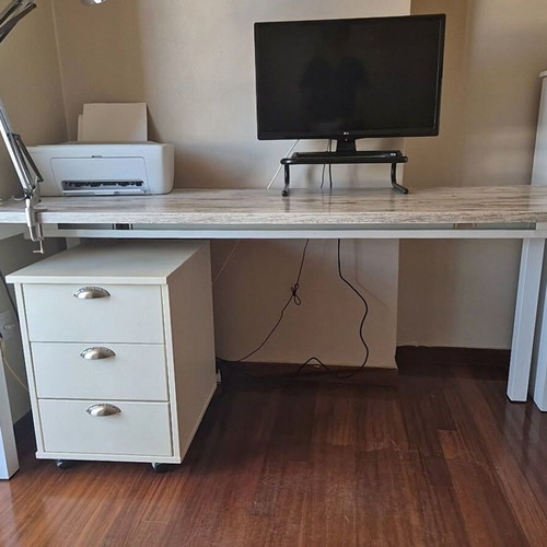 Desk 1.60x0.60m with white metal frame and decape surface