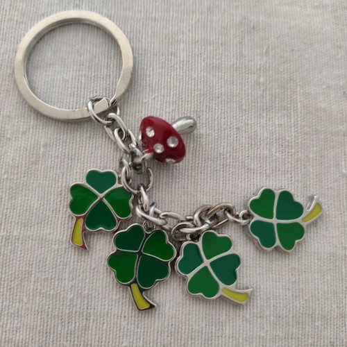 Shamrock keyring like new