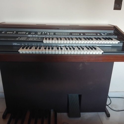 Classic piano used, fully functional