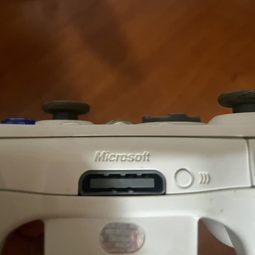 Xbox 360 controller with 1 Mass Effect game