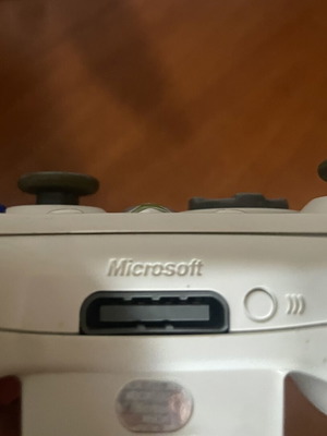 Xbox 360 controller with 1 Mass Effect game