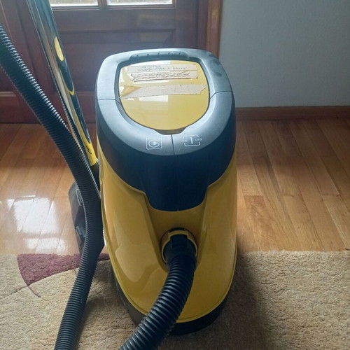 Karcher DS 5600 vacuum cleaner with water like new for home and office