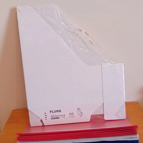 Pack of 31 plastic folders and 4 document or file holders new