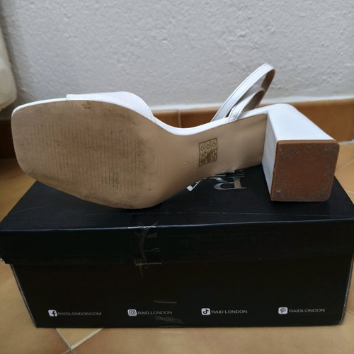 White sandals like new, size 41, 9cm heel