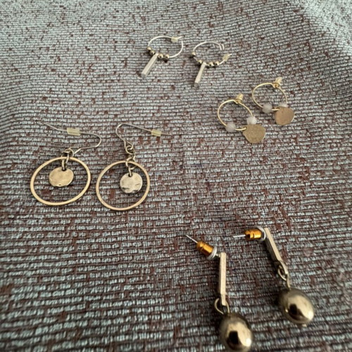 Set of 4 earrings, new
