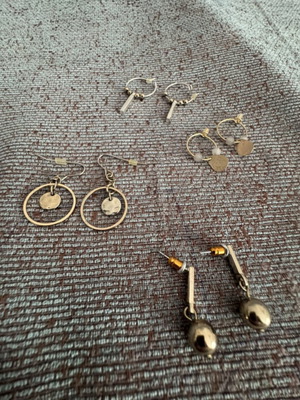 Set of 4 earrings, new