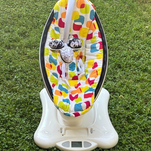 Baby relax bouncer with music and safety belt