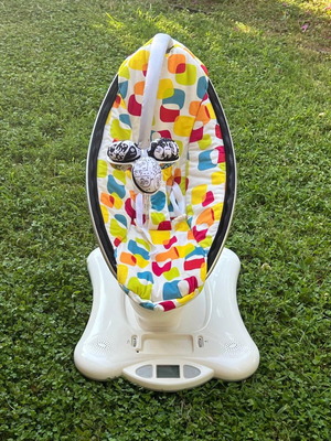 Baby relax bouncer with music and safety belt