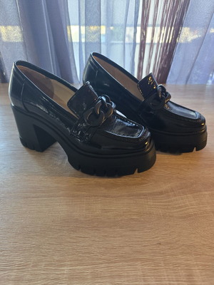 GiAnni women's patent leather loafers like new, black, size 39