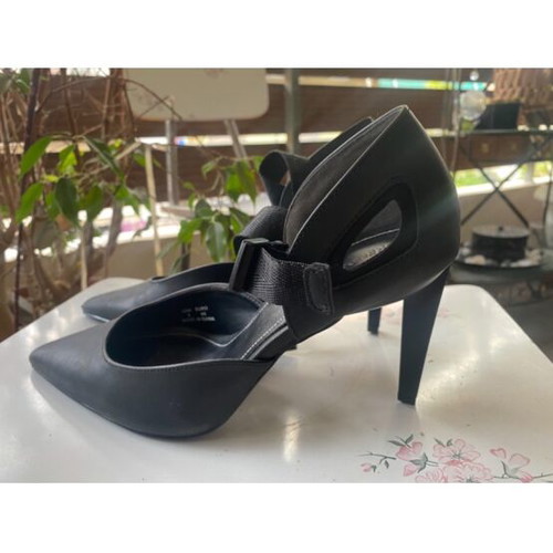 Kendall & Kylie pumps new, black, size 39 with strap