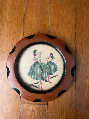 Καδράκι με κέντημα μπαλαρίνες vintage σαν καινούργιο