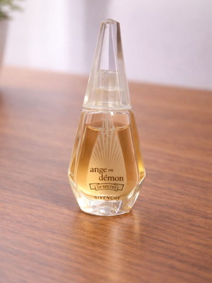 Givenchy Ange ou Démon Le Secret 5ml mini perfume like new