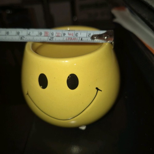 Ceramic Smiley pot yellow like new