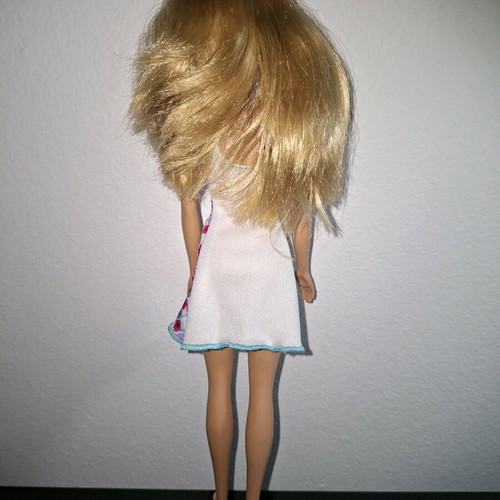 Barbie doll like new with original dress