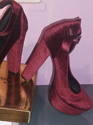 Suede pumps with platform and ankle strap new, burgundy