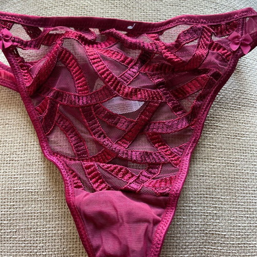 Wonderbra set burgundy lace with string unused and new
