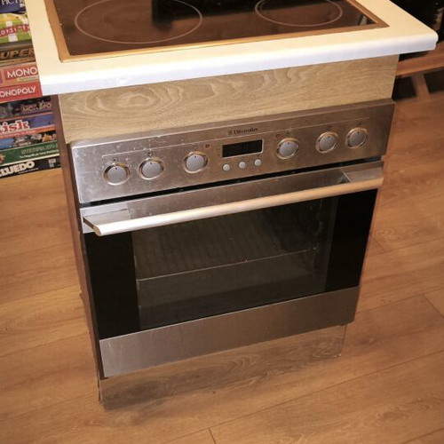 Electrolux built-in kitchen stove used, functional with furniture