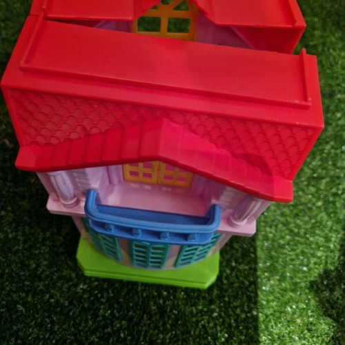 Small dollhouse like new